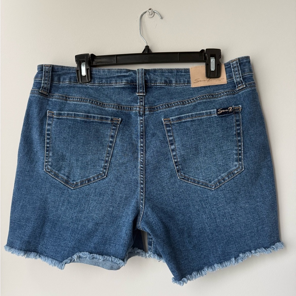 Women's Seven7 Weekend Short - Size 10 - Picture 2 of 5